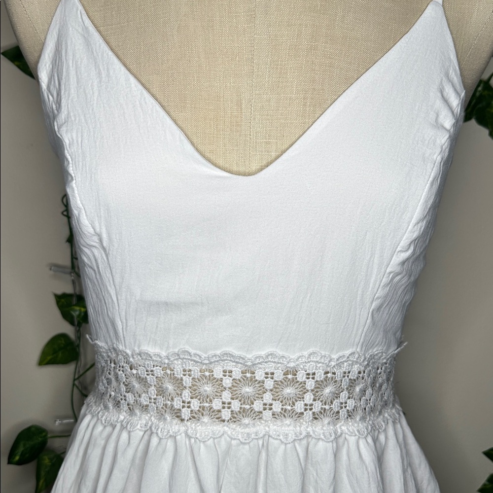 Windsor Short White Lacey Flowy Romper - Picture 3 of 7